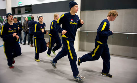 Sverige värmer upp innan träningsmatchen