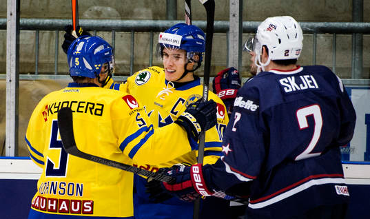 Sveriges Andreas Johnson Alexander Wennberg jublar