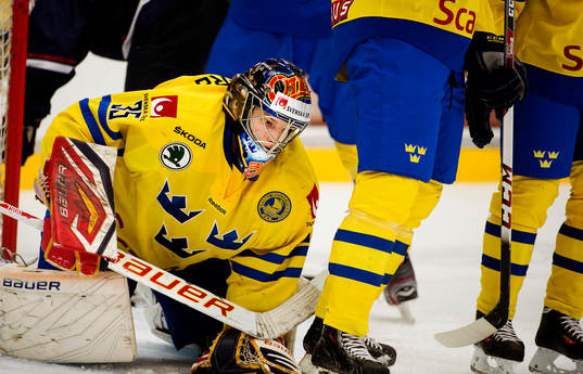 Sveriges målvakt Oscar Dansk