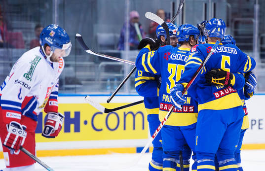 Tjeckiens Michail Barinka deppar när svenska spelare