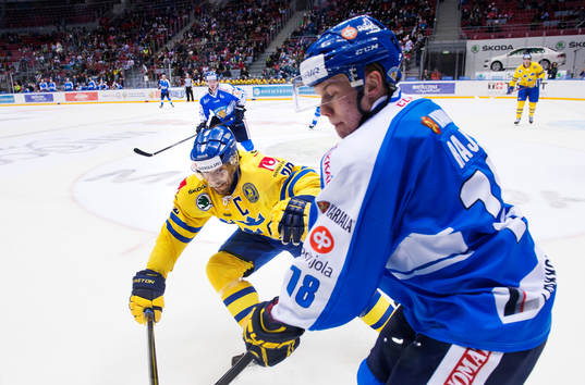 Sveriges Joel Lundqvist utmanar Finlands Toni Rajala
