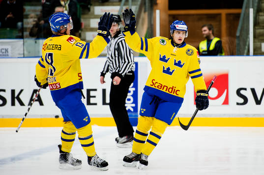 Sveriges Gustav Olofsson och Lukas Bengtsson jublar