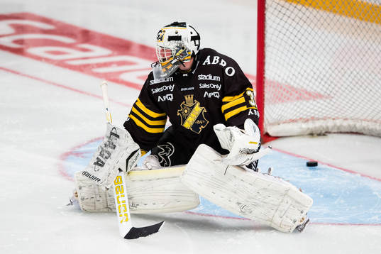 s målvakt Daniel Larsson