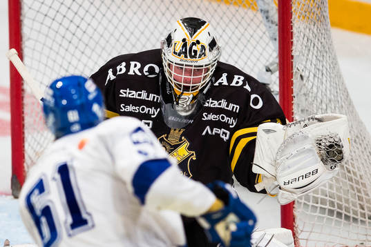 s målvakt Daniel Larsson