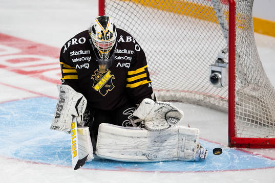 s målvakt Daniel Larsson