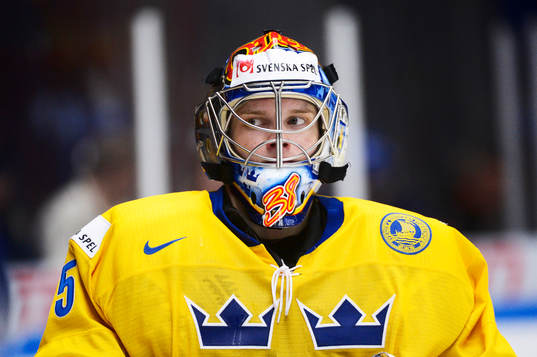 Sveriges målvakt Oscar Dansk