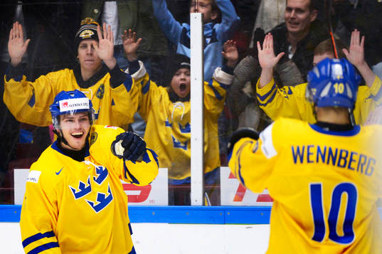 Sveriges Andreas Johnson och Alexander Wennberg jublar
