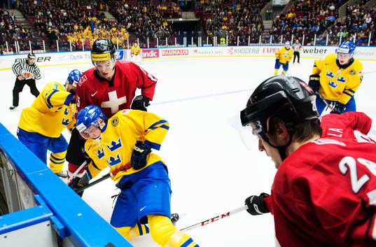Sveriges Robin Norell och Oskar Sundqvist kämpar mot