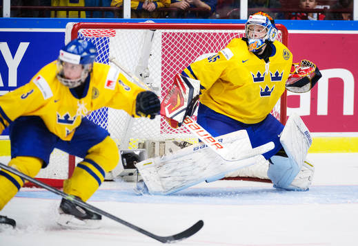 Sveriges målvakt Oscar Dansk