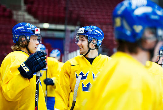 Jacob de la Rose och Filip Forsberg på Sveriges träning