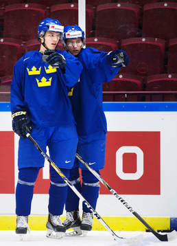 André Burakovsky och Christian Djoos på Sveriges träning
