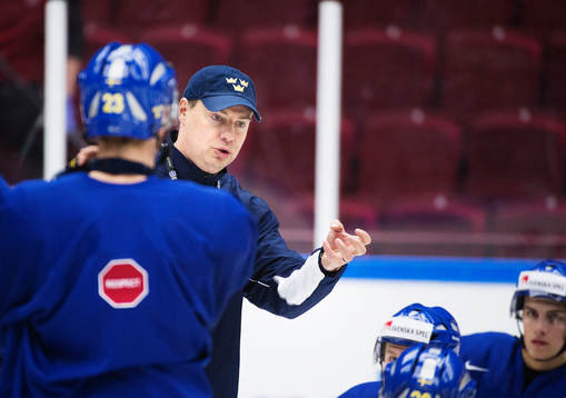 Förbundskapten Rikard Grönborg på Sveriges träning