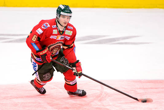 Frölundas Mikael Wikstrand med pucken