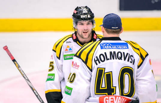 Brynäs Simon Bertilsson jublar