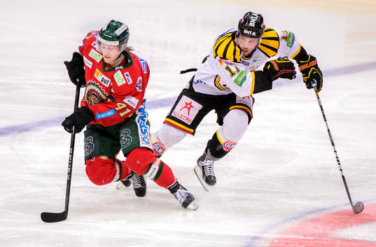Frölundas Mathis Olimb och Brynäs Jesper Ollas