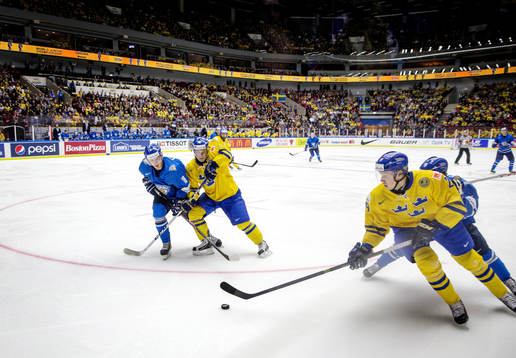 Sveriges Jesper Pettersson, Oskar Sundqvist  och Finlands