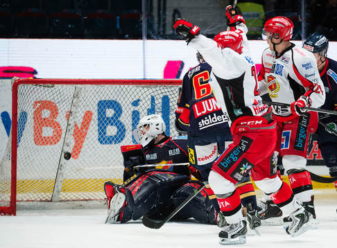 Almtunas Daniel Hermansson  jublar