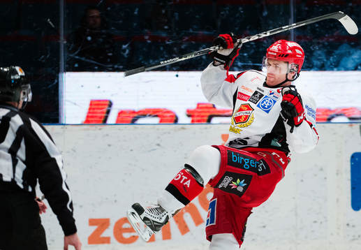 Almtunas Daniel Hermansson  jublar