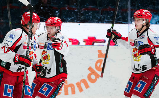 Almtunas Daniel Hermansson  jublar