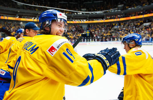 Sveriges Elias Lindholm och Alexander Wennberg jublar