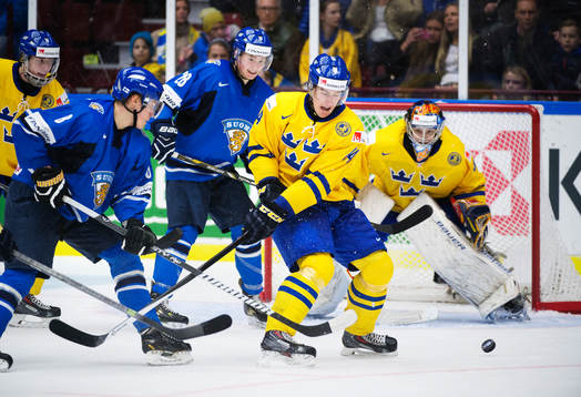Sveriges Robert Hägg rensar undan pucken