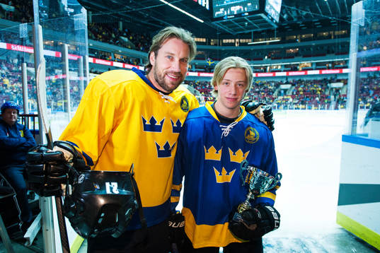 Peter Forsberg och Jesper Bratt (Stockholm) poserar
