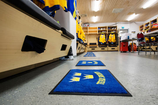 En dörrmatta i Sveriges omklädningsrum som används