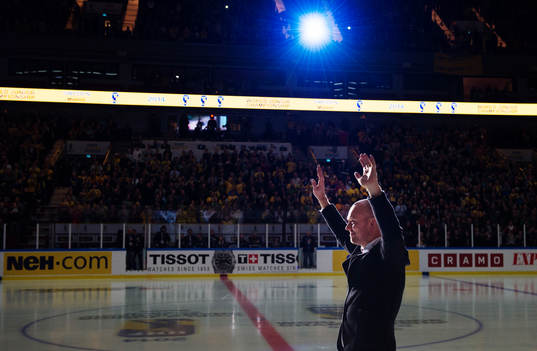 Mats Sundin hyllas av publiken på grund av att han blivit