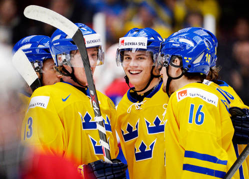 André Burakovsky i Sverige i mitten gratuleras