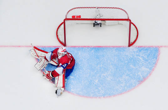 Norges målvakt Henrik Haukeland deppar