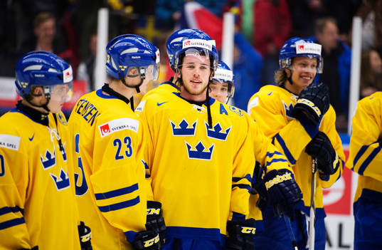 Sveriges Elias Lindholm vid nationalsången