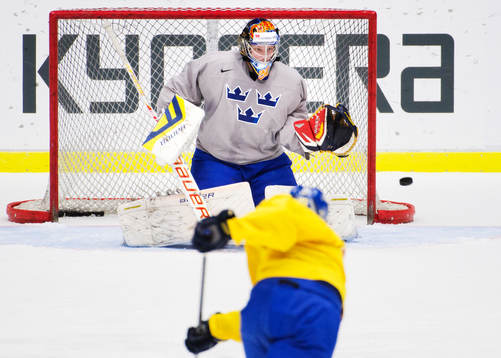 Målvakten Oscar Dansk på Sveriges träning