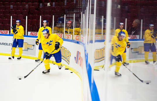 Jacob de la Rose, Filip Forsberg och Elias Lindholm på