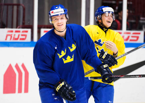 Nick Sörensen och Lukas Bengtsson skrattar på Sveriges