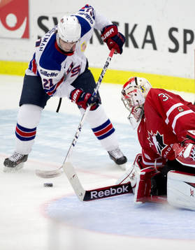 s under Ryan Hartman ishockeymatchen i JVM mellan Kanada