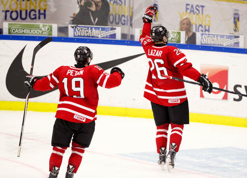Kanadas Curtis Lazar har gjort 3-1 till Kanada