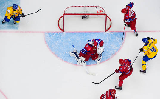 Sveriges Lucas Wallmark och André Burakovsky ser