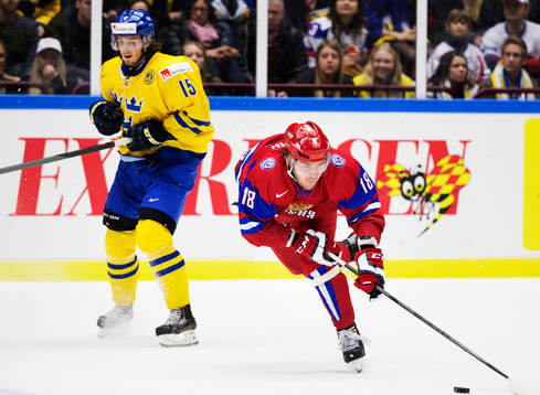 Rysslands Vyacheslav Osnovin tar sig förbi Sveriges