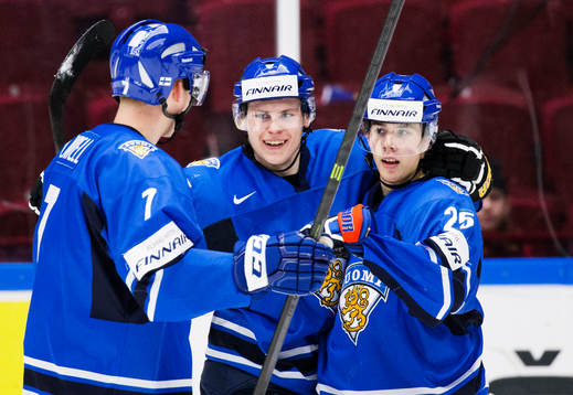 Finlands Esa Lindell, Ville Pokka och Henrik Haapala jublar