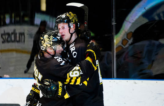 s Marcus Nilsson  jublar med Jacob Spångberg