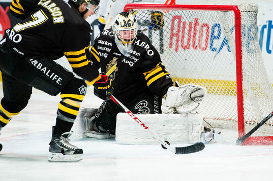 s målvakt Daniel Larsson