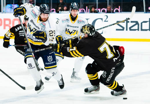 s Brett Sterling  mot AIK:s Jacob Spångberg
