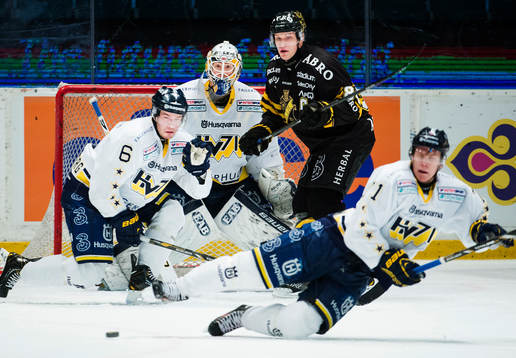 s Oscar Fantenberg  och AIK:s Patric Blomdahl framför