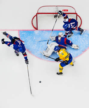 Slovakiens Patrik Luza sträcker sig