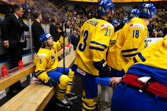 Sveriges Filip Forsberg sitter på bänken i slutminuten