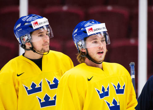 Filip Forsberg och Elias Lindholm på Sveriges träning
