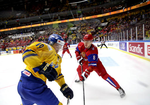 Sveriges Elias Lindholm  och Rysslands Nikita Tryamkin