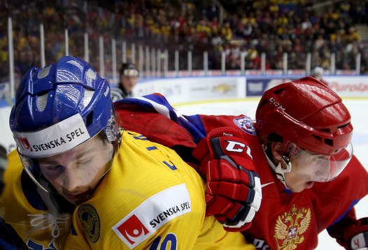 Sveriges Elias Lindholm och Rysslands Ilya Lyubushkin