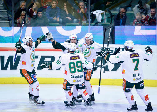 Milan Gulas gör 1 - 0  för Färjestad