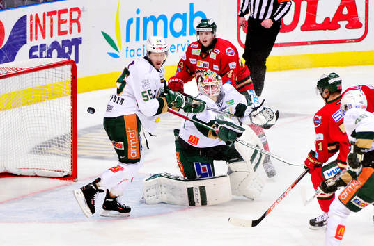 Frölunda är nära att göra 2 - 1 (Frölundas Pontus